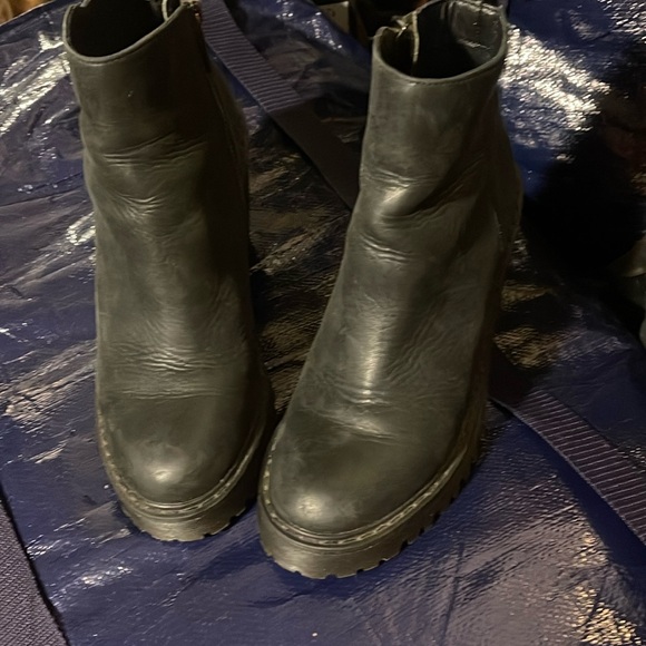 DR Martens, The original, Magdalena, Black Leather, Chelsea Ankle Boot. - Picture 1 of 11